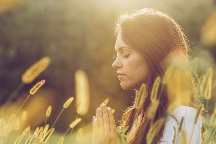 How to Meditate for Creating Inner Peace in Times of Crisis